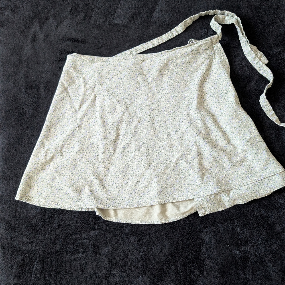 Brandy Melville Floral Genevieve Green Wrap Skirt One Size Clean Girl Coquette image 2